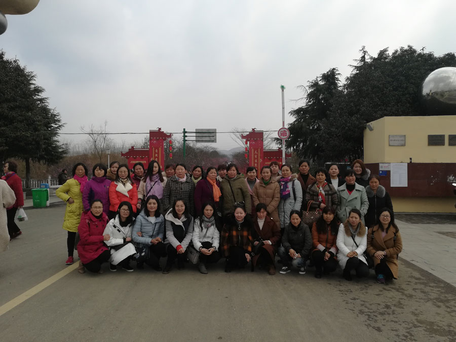 开云手机注册_开云（中国）工会开展庆“三八”踏春赏梅活动